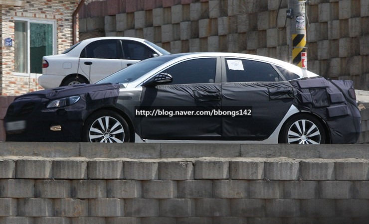 التقاط صور تجسسية لسيارة هيونداي ميسترا السيدان اثناء اختبارها في كوريا Hyundai Mistra 31